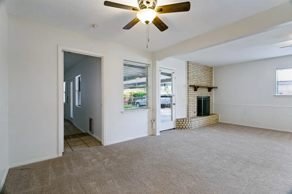 412 Franklin Drive Euless, TX 76040