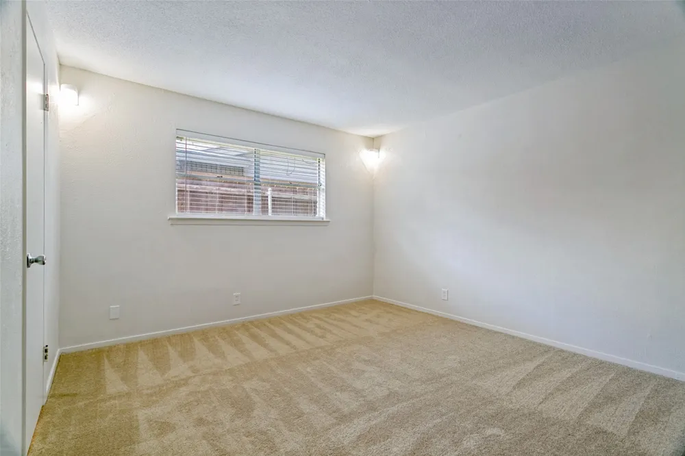 412 Franklin Drive Euless, TX 76040
