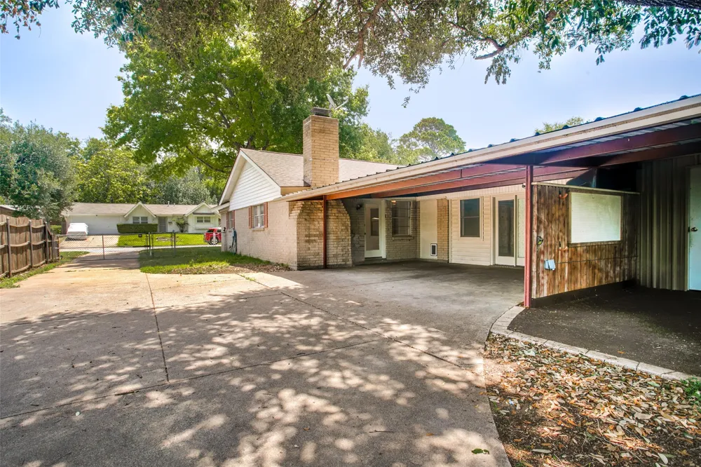 412 Franklin Drive Euless, TX 76040
