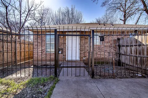 2902 Van Horn Avenue #100