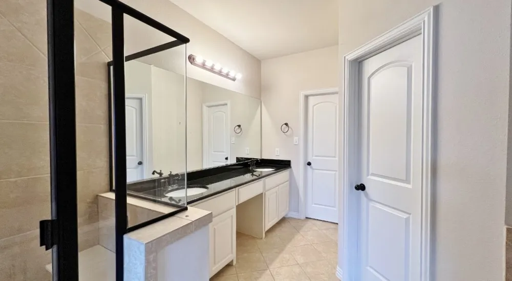 2500 Rockbrook Drive #40 Lewisville, TX 75067