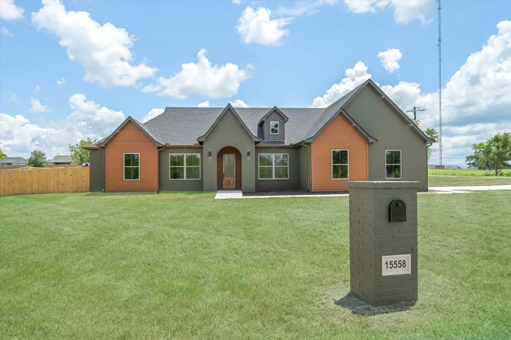15558 CR 436 Lindale, TX 75771