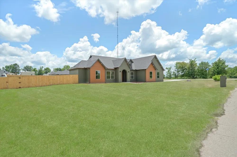 15558 CR 436 Lindale, TX 75771