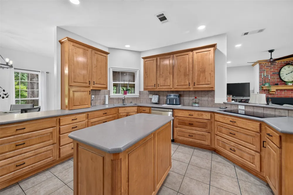 5611 Fm 2494 Athens, TX 75751