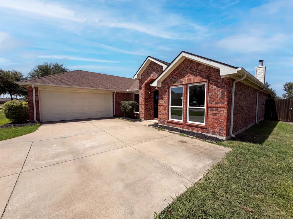 324 Cascade Drive Red Oak, TX 75154
