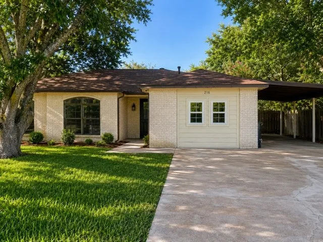 216 Monica Street Glenn Heights, TX 75154
