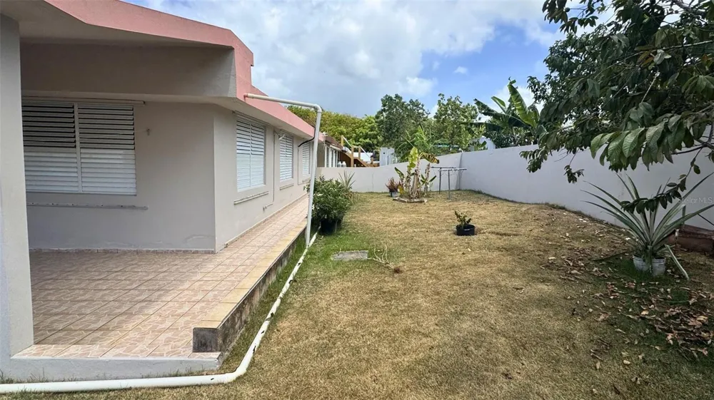 ALMENDRILLO JARDIN DEL ESTE #B9 Naguabo, PR 00718