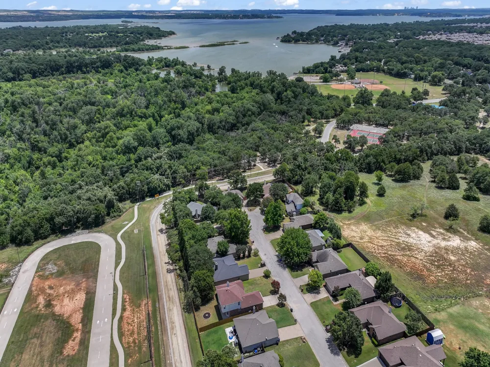 617 Oak View Court Azle, TX 76020