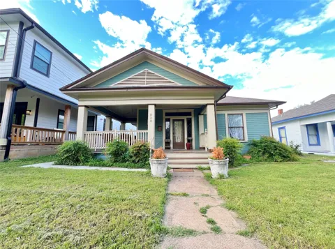 828 W 8th Street