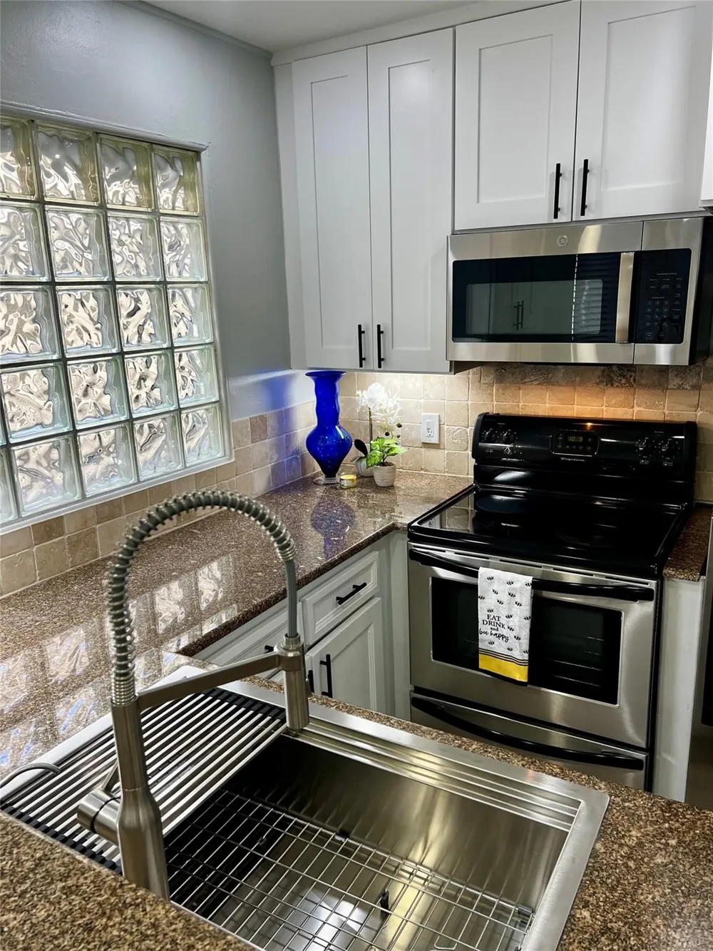 4221 Cole Avenue #202 Dallas, TX 75205
