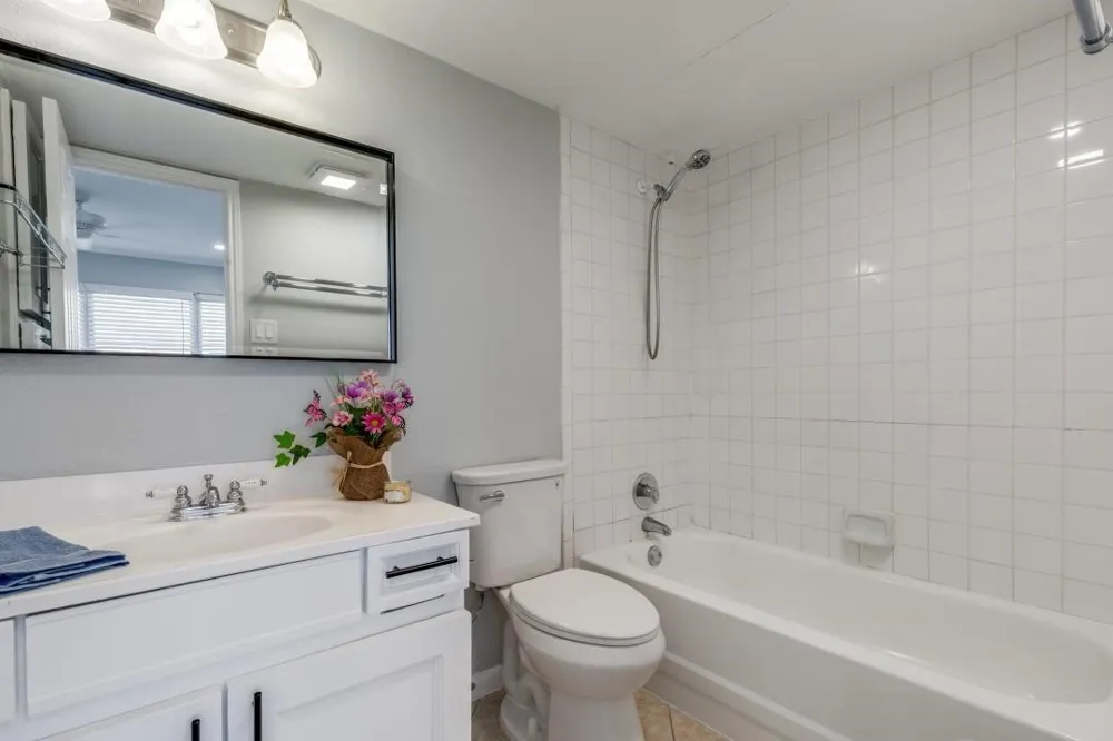4221 Cole Avenue #202 Dallas, TX 75205