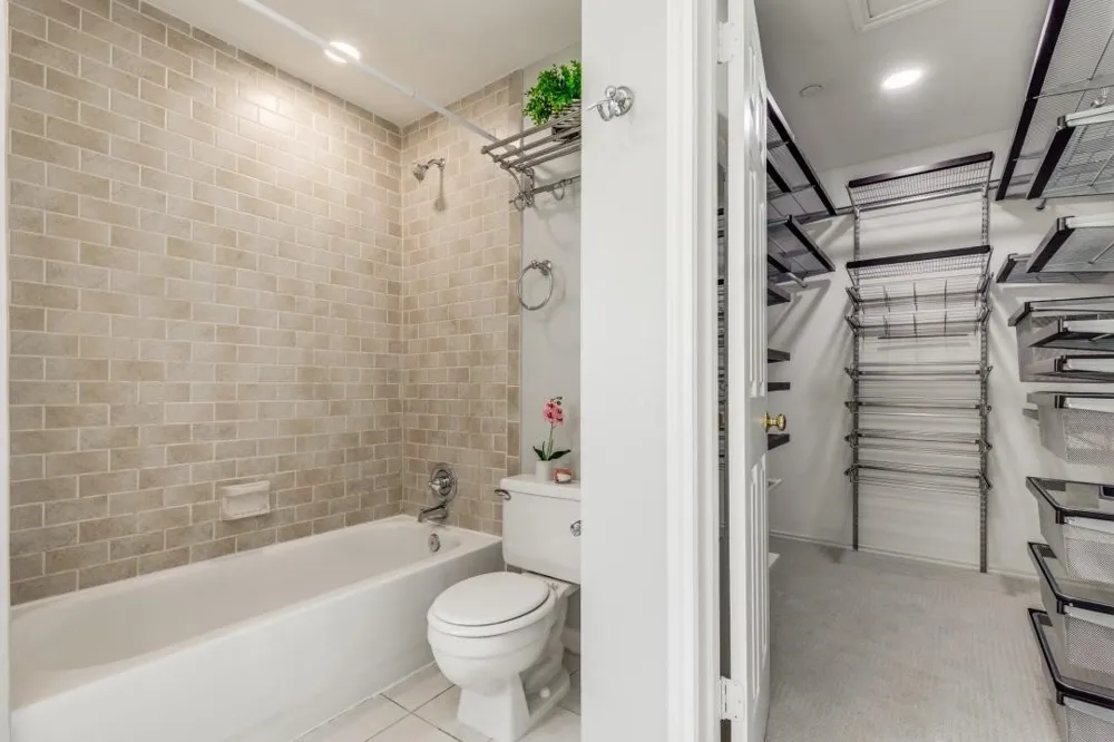 4221 Cole Avenue #202 Dallas, TX 75205