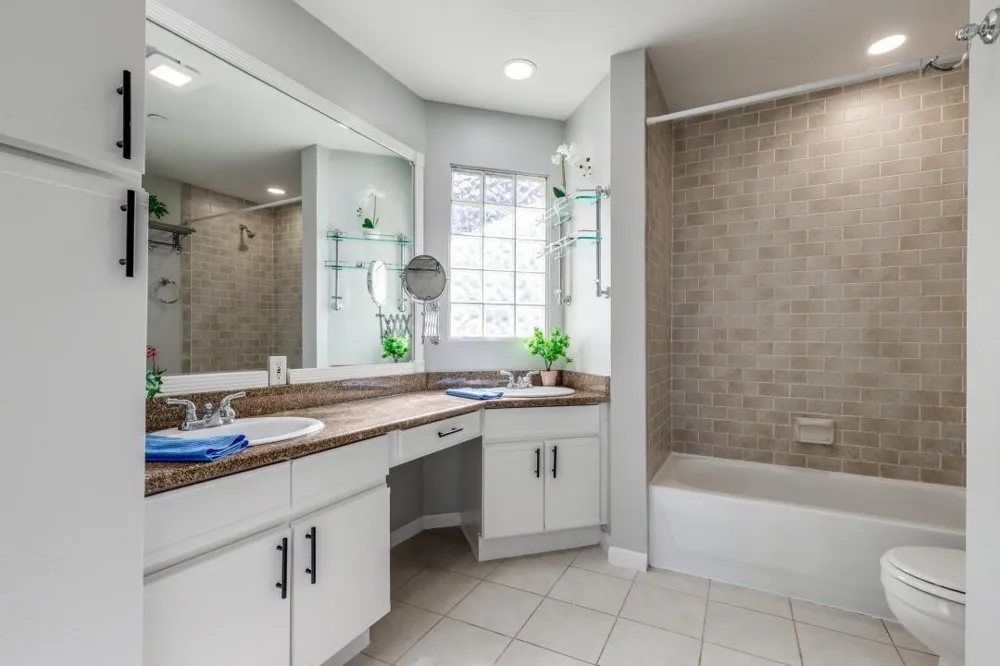 4221 Cole Avenue #202 Dallas, TX 75205