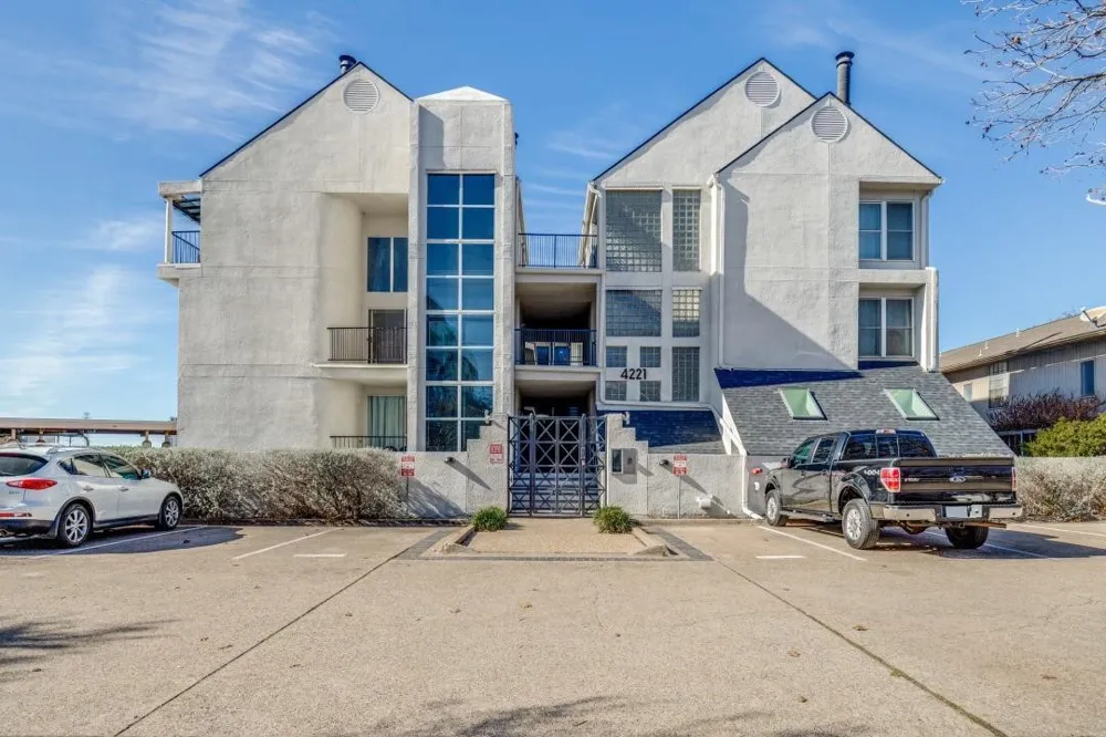 4221 Cole Avenue #202 Dallas, TX 75205