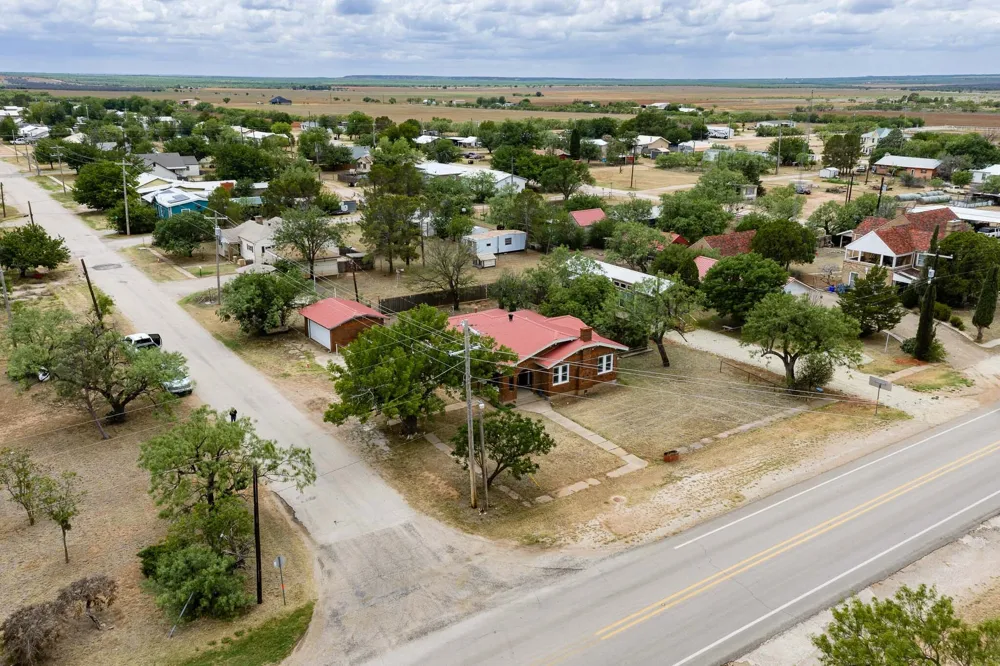 305 W Swenson Avenue Aspermont, TX 79502