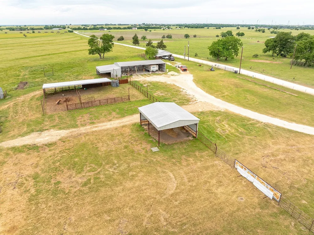 1010 County Road 382 Era, TX 76238