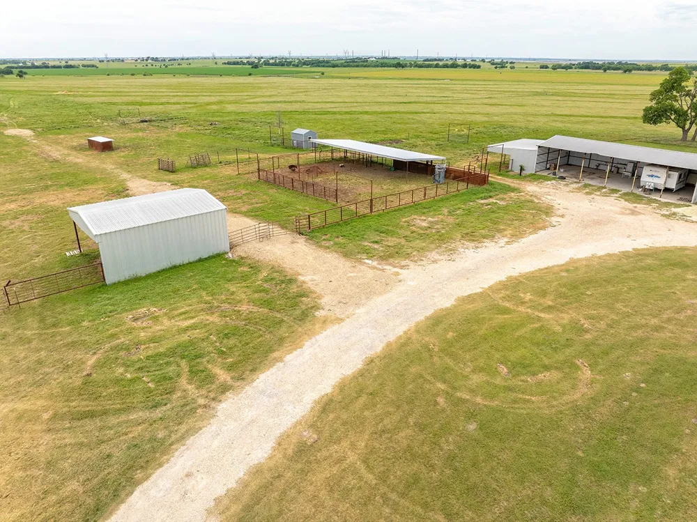 1010 County Road 382 Era, TX 76238
