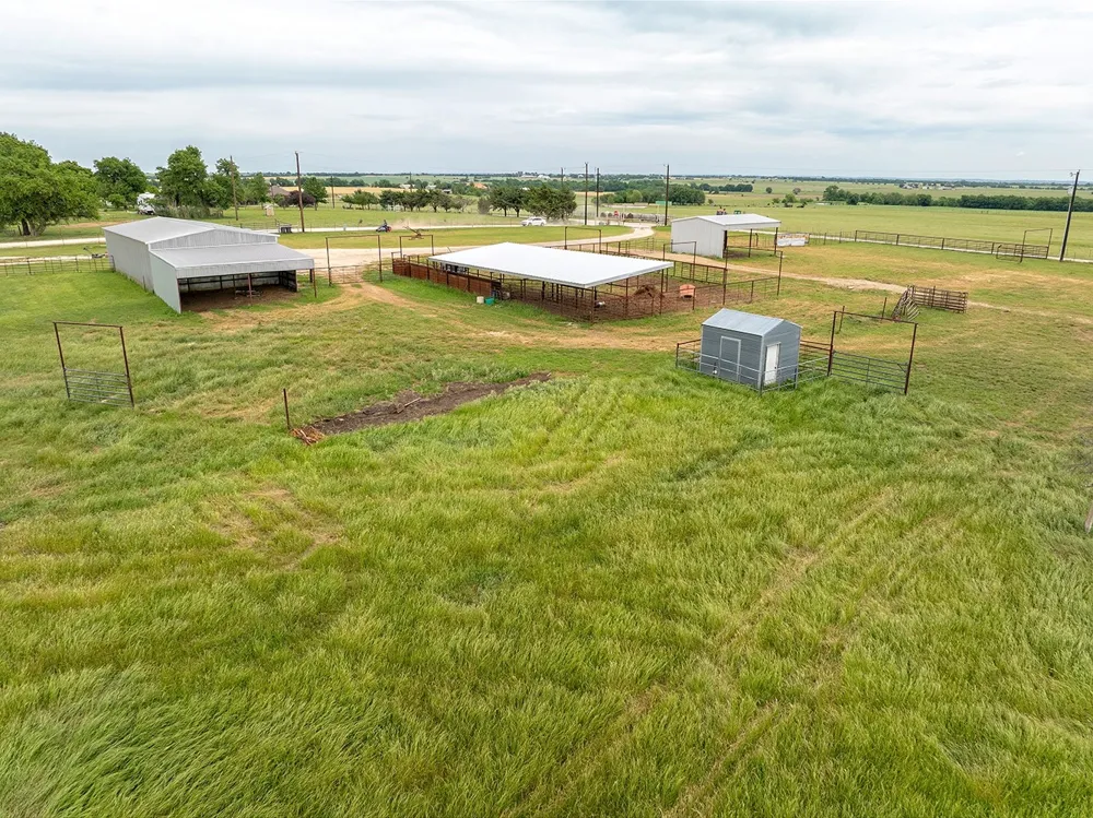 1010 County Road 382 Era, TX 76238