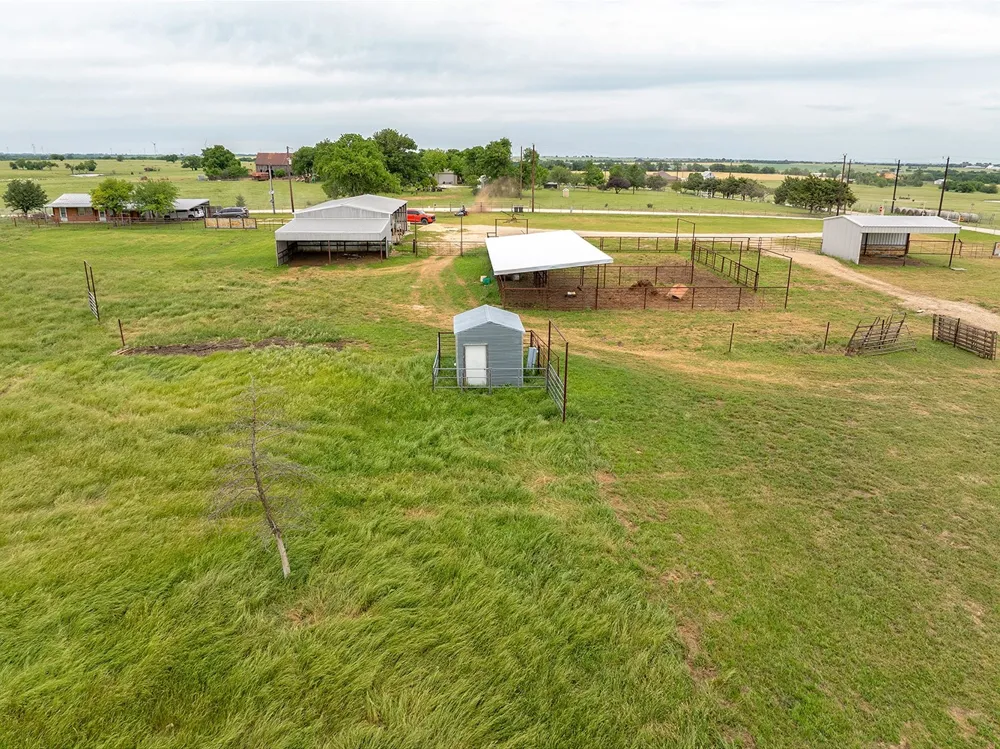 1010 County Road 382 Era, TX 76238
