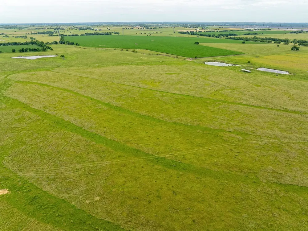 1010 County Road 382 Era, TX 76238