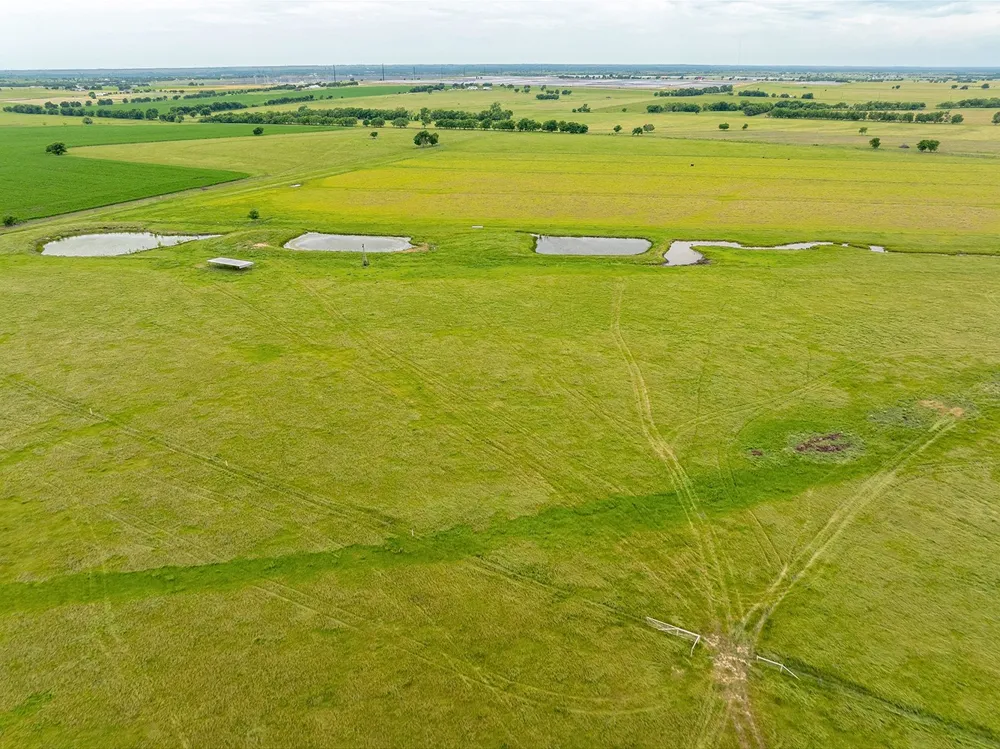 1010 County Road 382 Era, TX 76238
