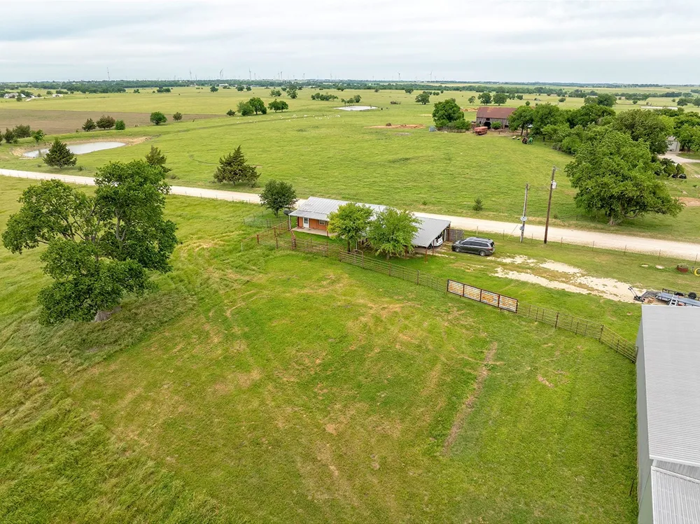 1010 County Road 382 Era, TX 76238