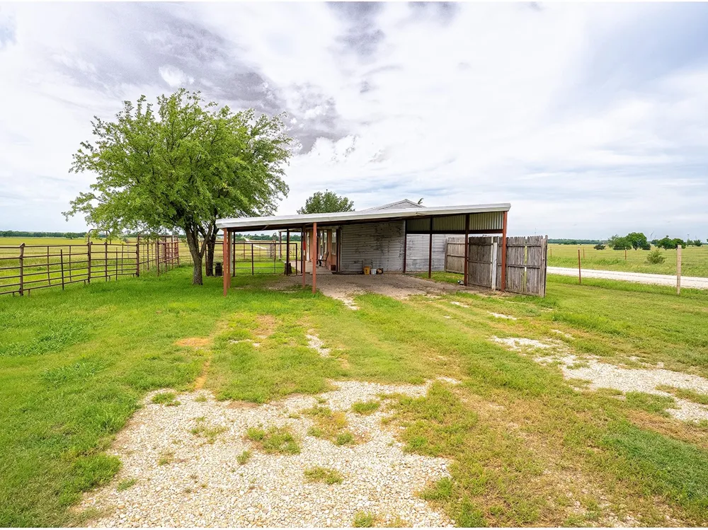 1010 County Road 382 Era, TX 76238