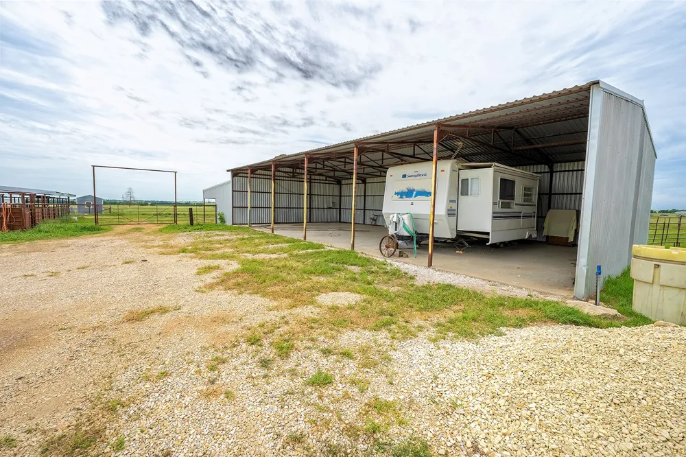 1010 County Road 382 Era, TX 76238