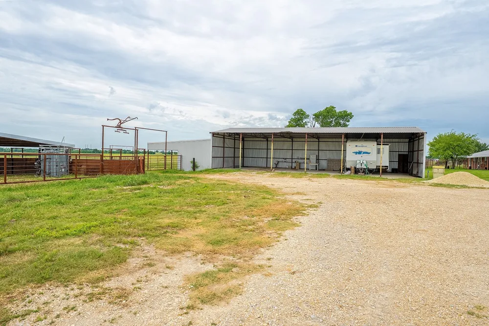 1010 County Road 382 Era, TX 76238