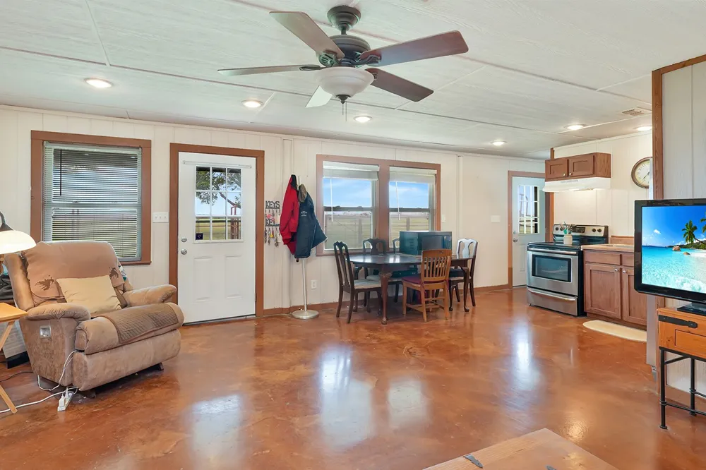 1010 County Road 382 Era, TX 76238