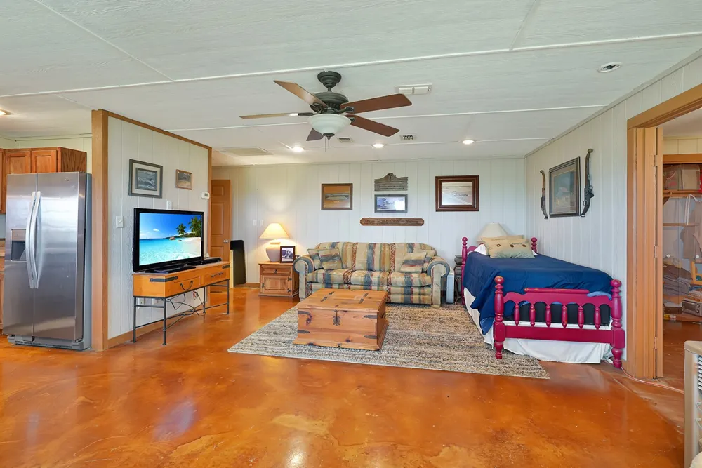 1010 County Road 382 Era, TX 76238