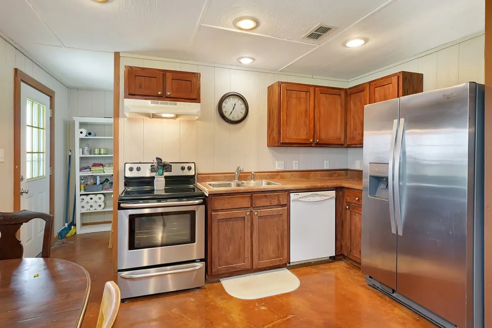 1010 County Road 382 Era, TX 76238