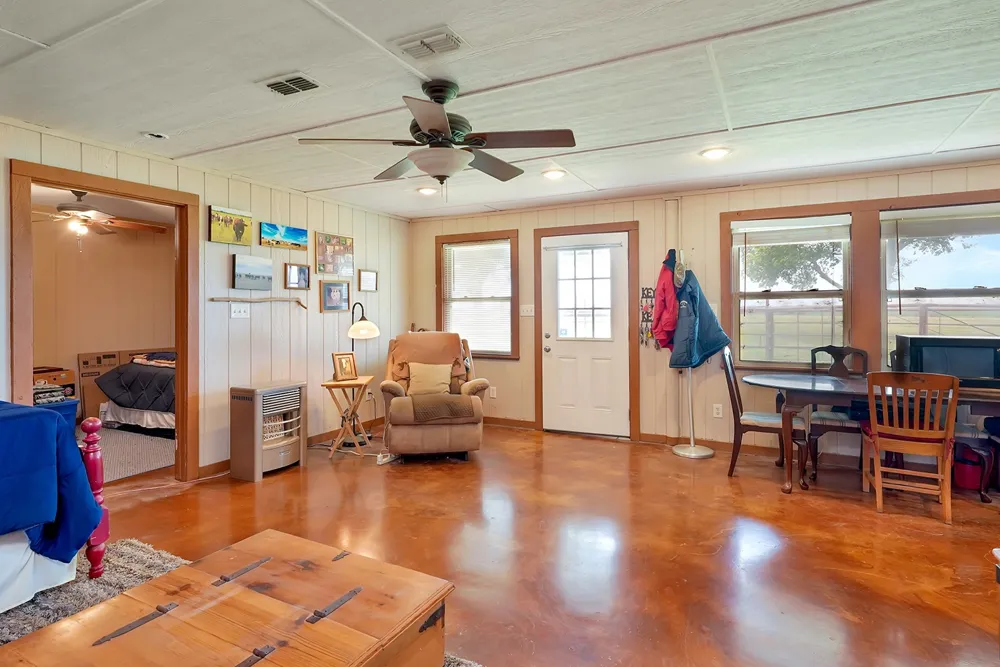 1010 County Road 382 Era, TX 76238