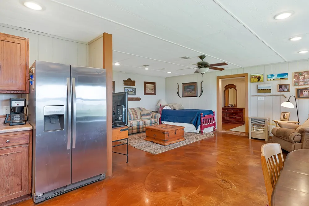 1010 County Road 382 Era, TX 76238