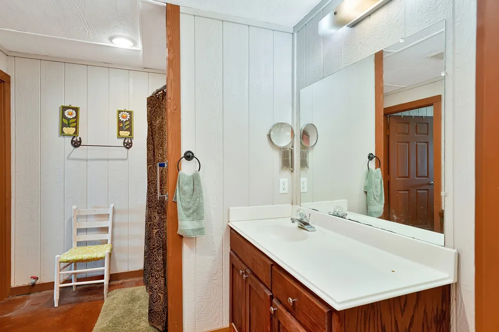 1010 County Road 382 Era, TX 76238