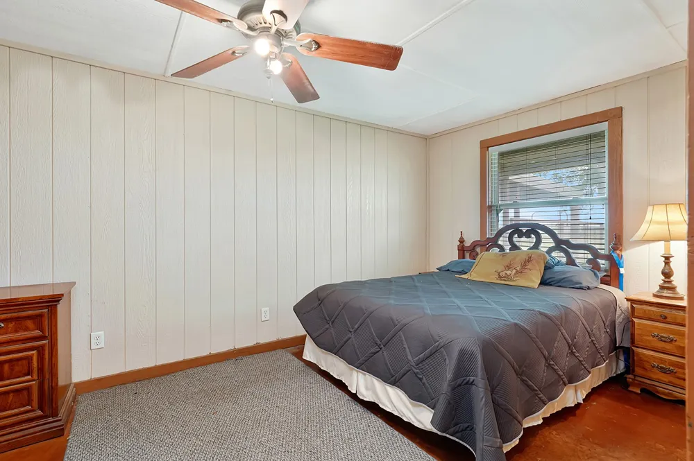 1010 County Road 382 Era, TX 76238