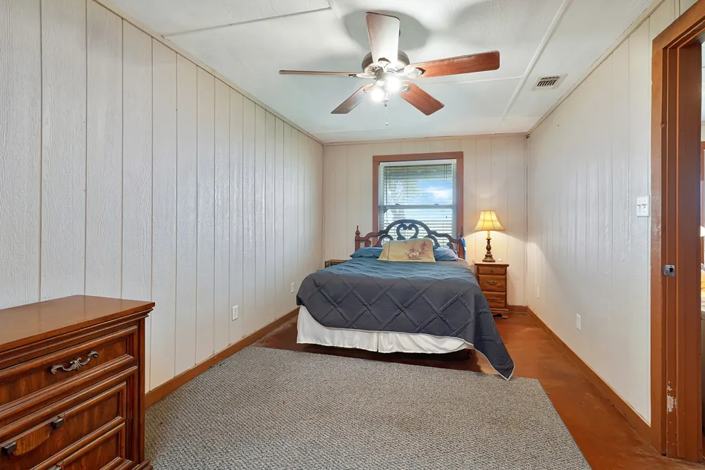 1010 County Road 382 Era, TX 76238