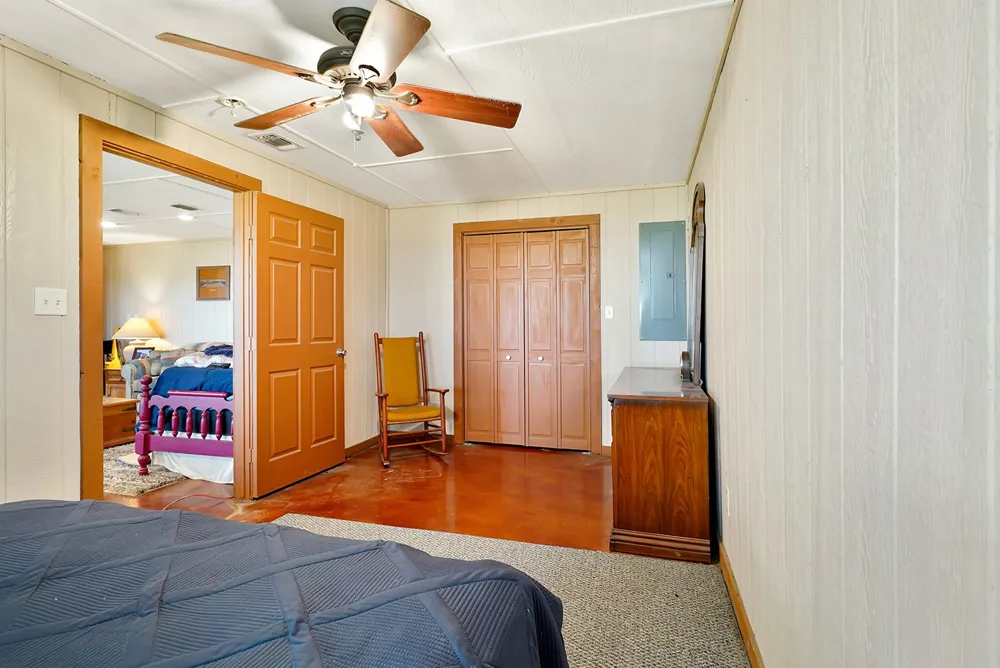 1010 County Road 382 Era, TX 76238