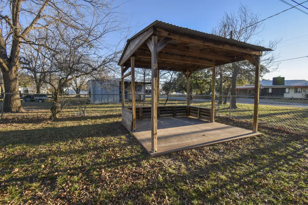 300 Shore Brady, TX 76825