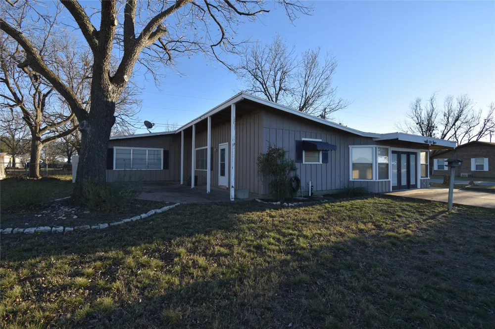 300 Shore Brady, TX 76825