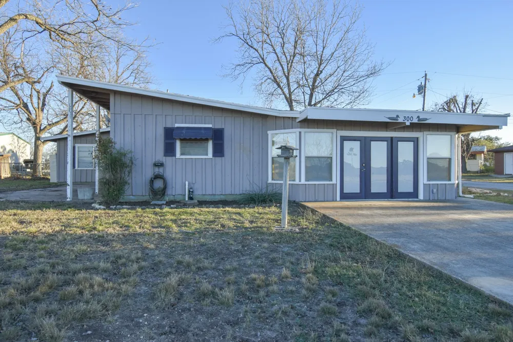 300 Shore Brady, TX 76825