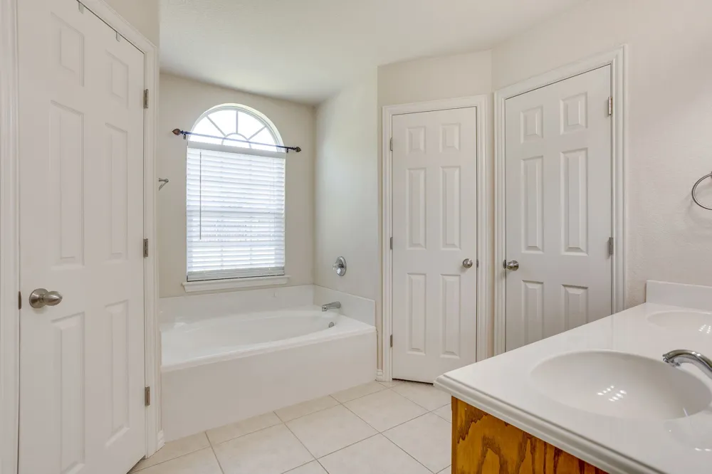 705 Carmen Ana Avenue Grandview, TX 76050