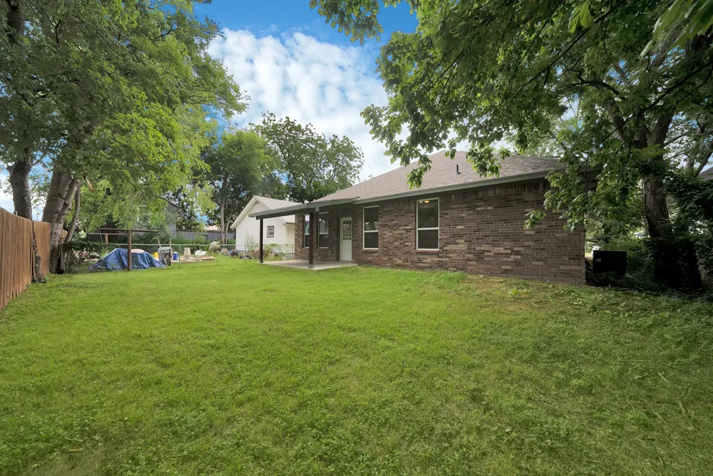 407 E Willingham Street Cleburne, TX 76031