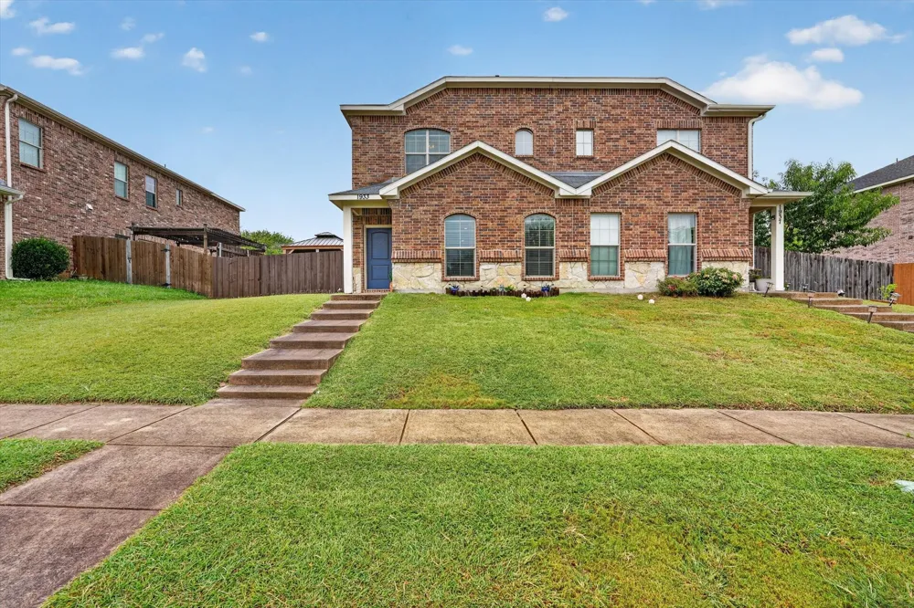 1933 Timber Oaks Drive Garland, TX 75040
