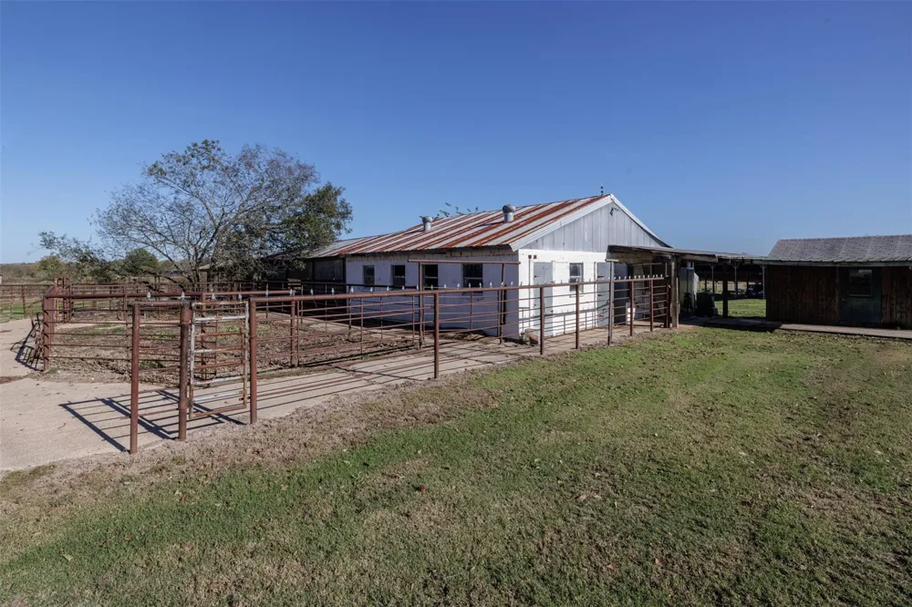 765 Rs County Road 3410 Emory, TX 75440