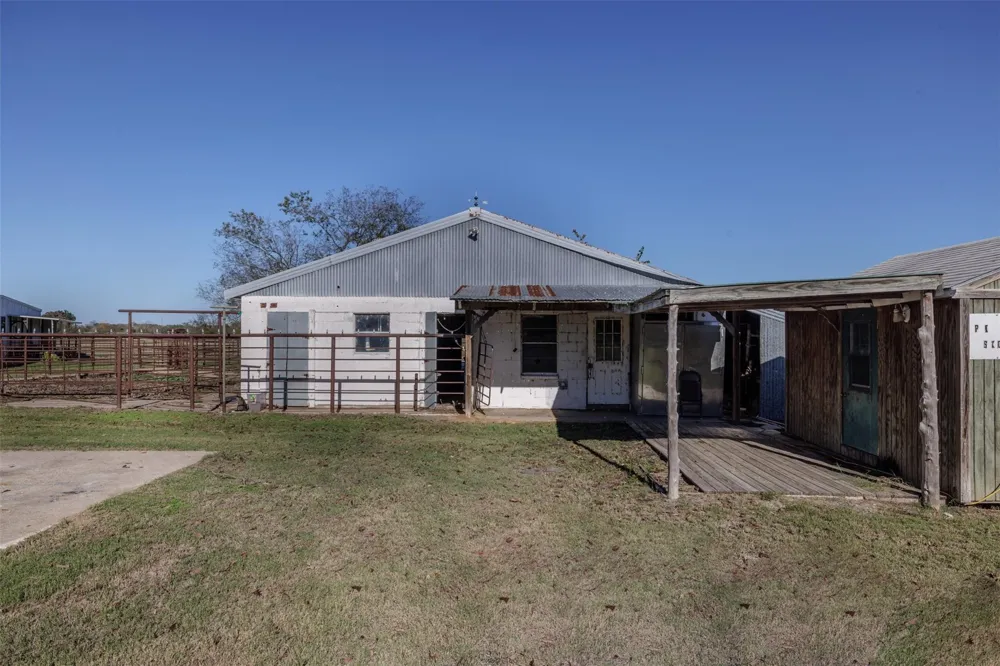765 Rs County Road 3410 Emory, TX 75440