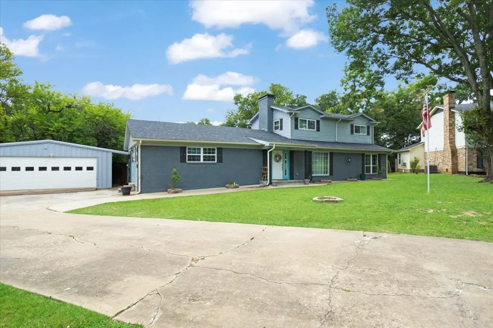 2209 Ridgewood Drive Sherman, TX 75092