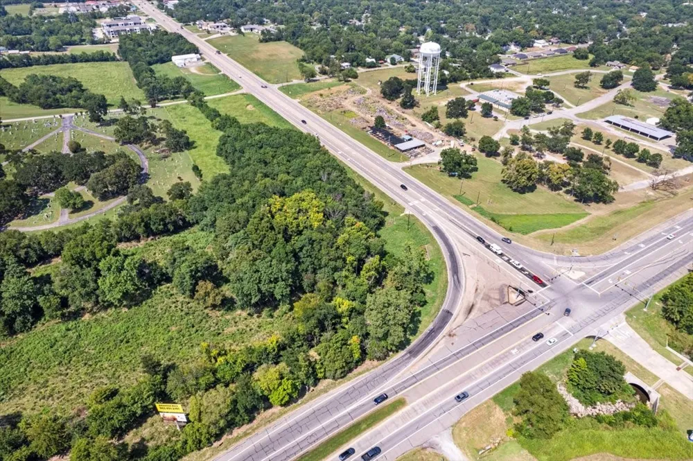 W Tx-121 Highway Bonham, TX 75418