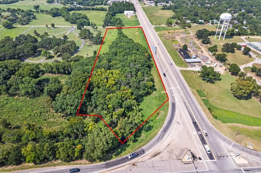W Tx-121 Highway Bonham, TX 75418