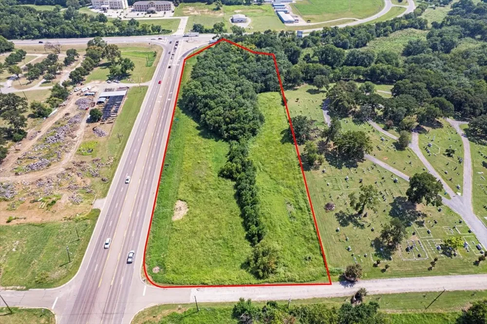 W Tx-121 Highway Bonham, TX 75418